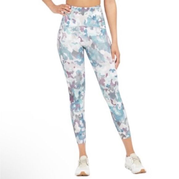 Spanx Woman’s 7/8 Leggings Painted Camo Pink Multi Active Printed Booty Boost XS - Picture 3 of 11